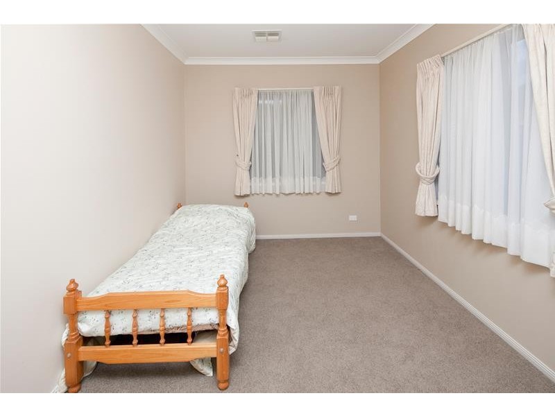 6 Castawellan Street, Lyndhurst VIC 3975