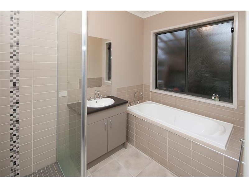 6 Castawellan Street, Lyndhurst VIC 3975