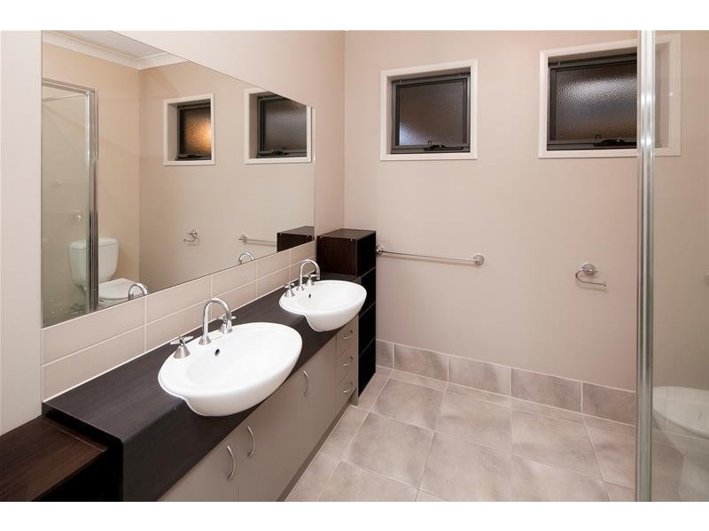 6 Castawellan Street, Lyndhurst VIC 3975