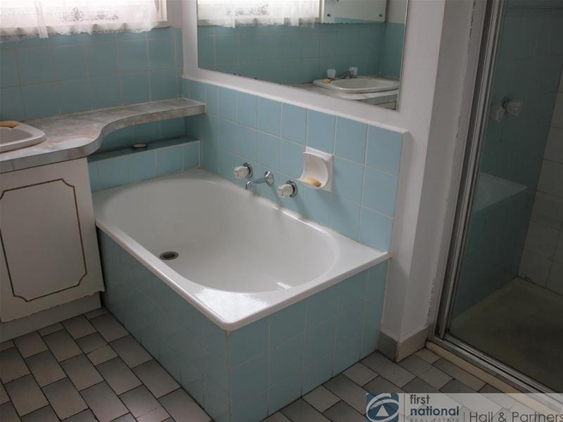 6 John Fawkner Drive, Endeavour Hills VIC 3802