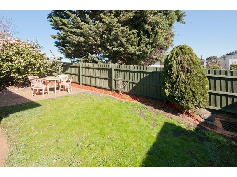 6/13 Endeavour Crescent, Endeavour Hills VIC 3802