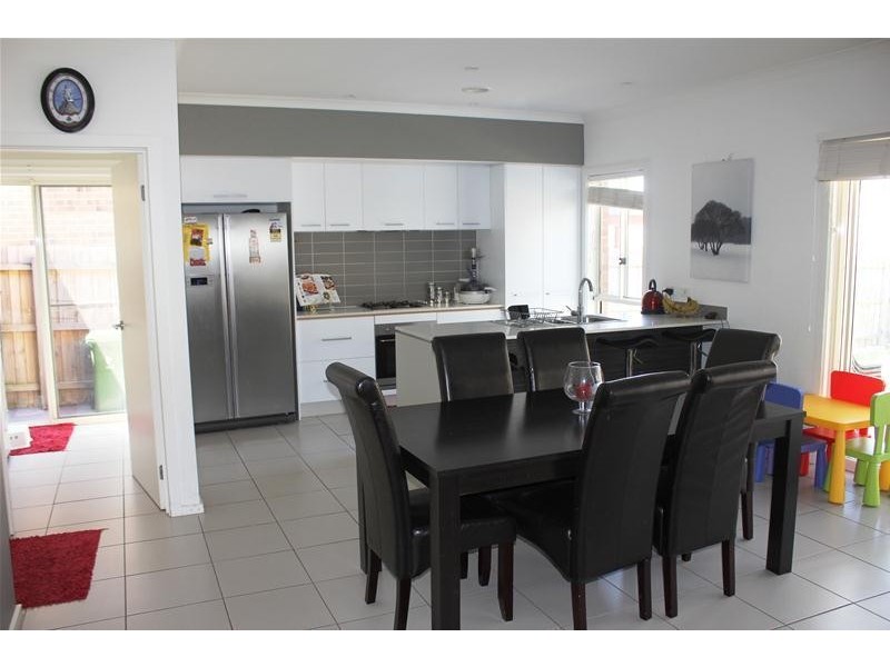 9 Barrier Reef Circuit, Endeavour Hills VIC 3802