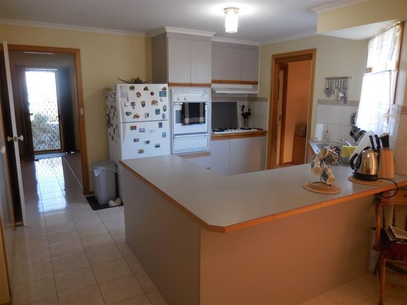 11 Pinto Close, Endeavour Hills VIC 3802