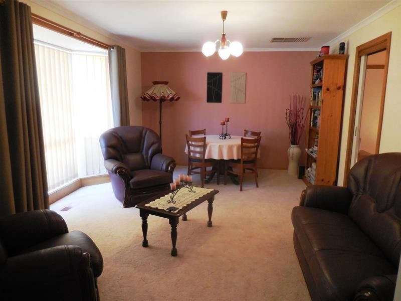 11 Pinto Close, Endeavour Hills VIC 3802