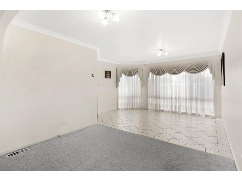 2/49 Illawarra Crescent, Dandenong North VIC 3175