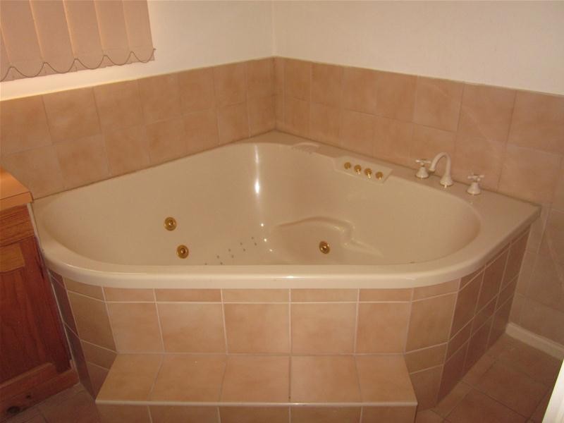 1 Mossvale Close, Endeavour Hills VIC 3802