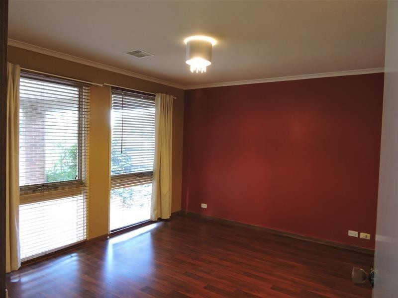 18 George Chudleigh Drive, Hallam VIC 3803