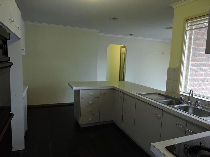 18 George Chudleigh Drive, Hallam VIC 3803