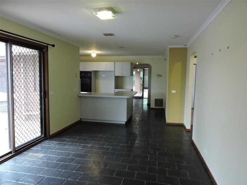 18 George Chudleigh Drive, Hallam VIC 3803