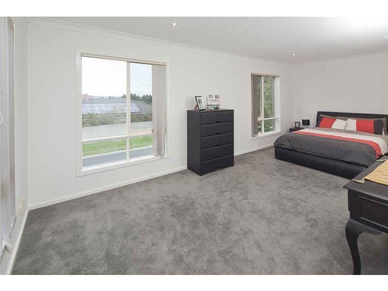 28 Tilbavale Close, Hallam VIC 3803