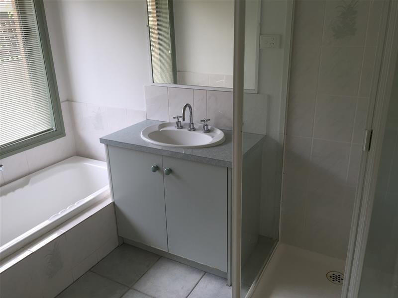 5 Hanna Drive, Endeavour Hills VIC 3802