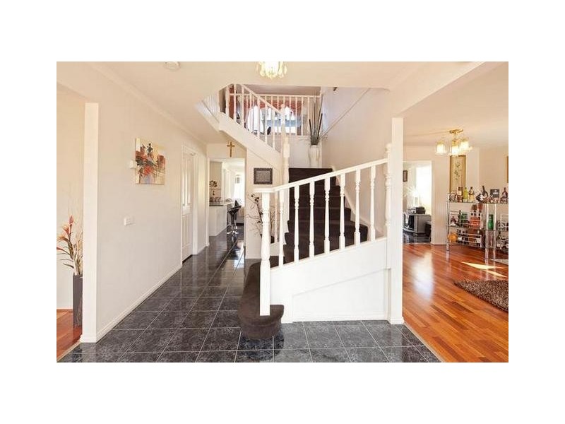 15 Erica Close, Endeavour Hills VIC 3802