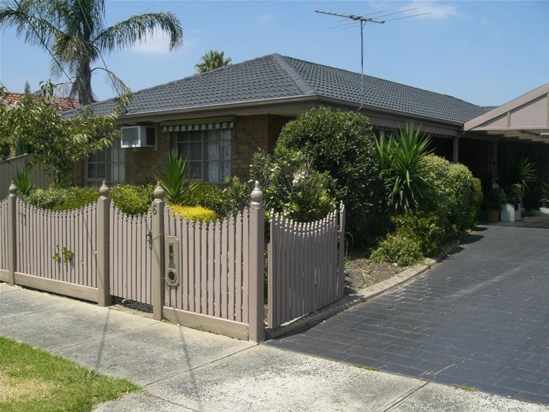 6 Falkiner Crescent, Dandenong VIC 3175