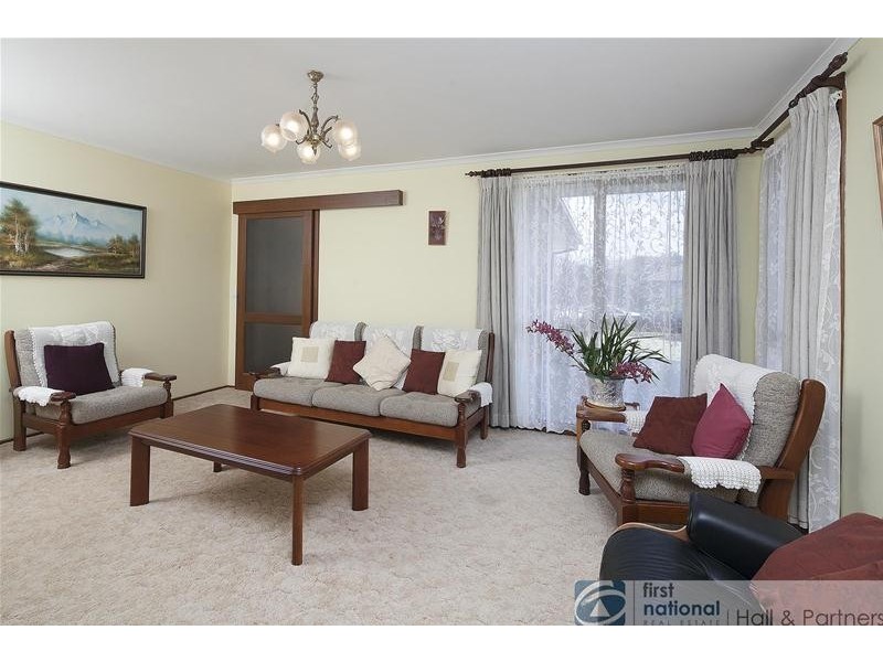 17 Girvan Circuit, Endeavour Hills VIC 3802