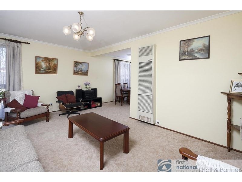 17 Girvan Circuit, Endeavour Hills VIC 3802