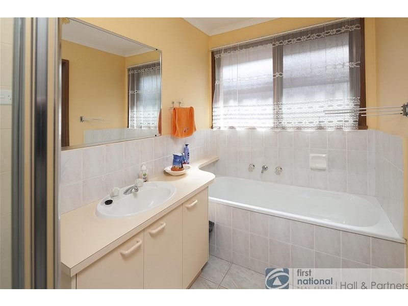 17 Girvan Circuit, Endeavour Hills VIC 3802