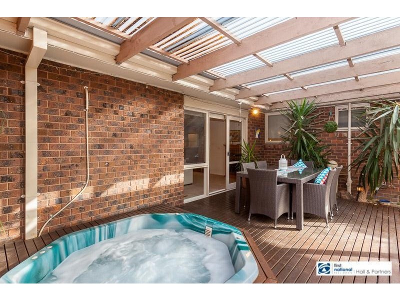 35 Aberdeen  Drive, Dandenong North VIC 3175