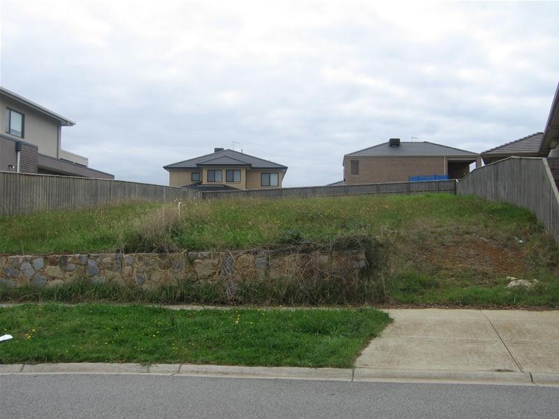 32 Sheldon Drive, Berwick VIC 3806