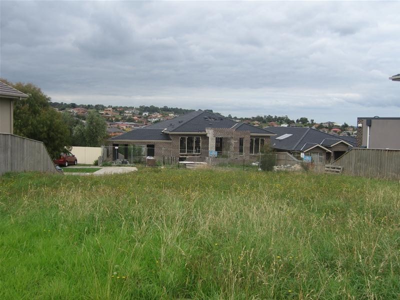 32 Sheldon Drive, Berwick VIC 3806