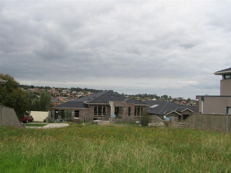 32 Sheldon Drive, Berwick VIC 3806