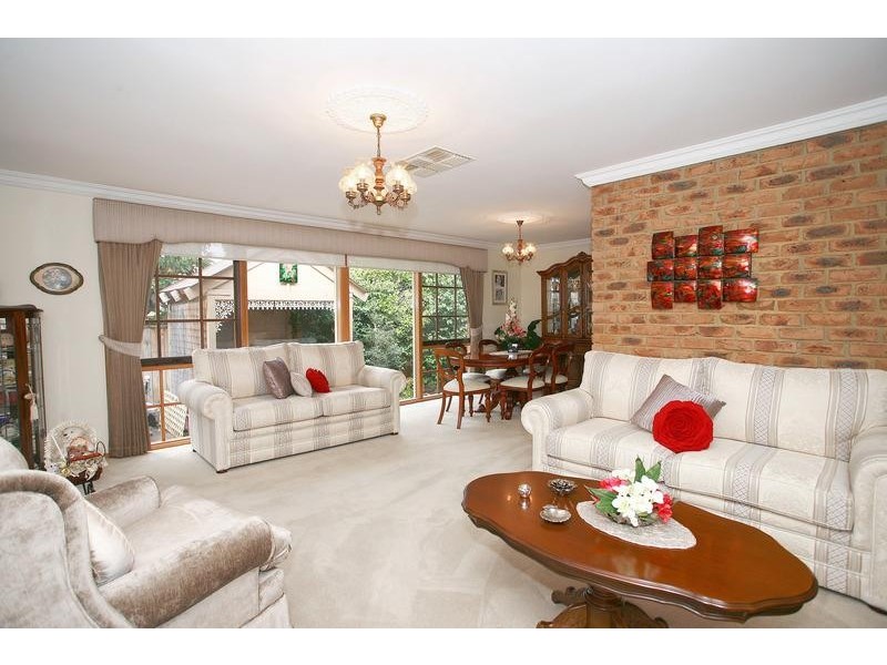 13 Huckson Rise, Dandenong North VIC 3175