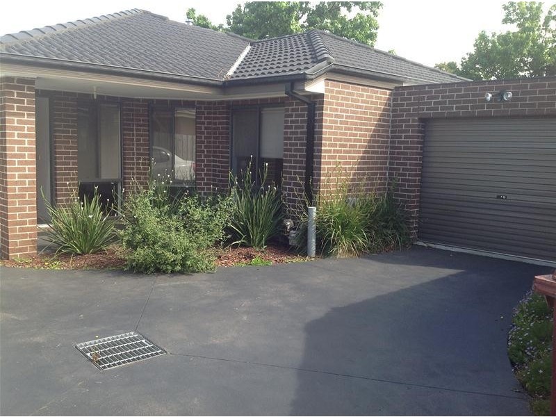 2/8 Holly Avenue, Dandenong North VIC 3175