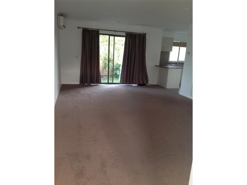 2/8 Holly Avenue, Dandenong North VIC 3175