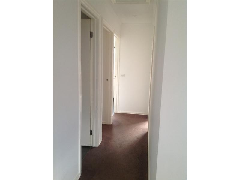 2/8 Holly Avenue, Dandenong North VIC 3175