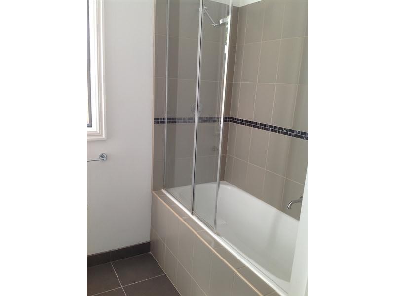 2/8 Holly Avenue, Dandenong North VIC 3175