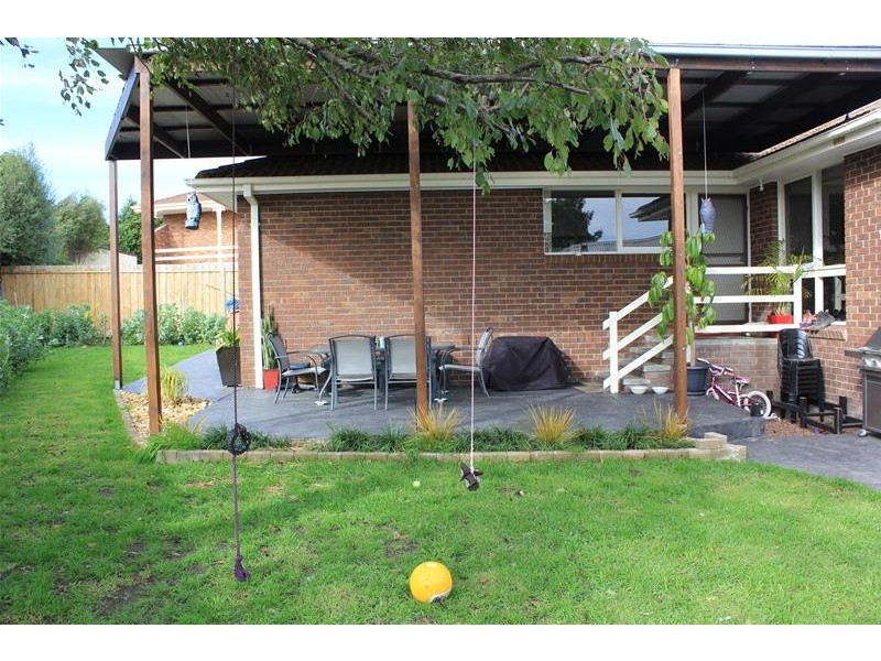 4 Bridle Court, Endeavour Hills VIC 3802