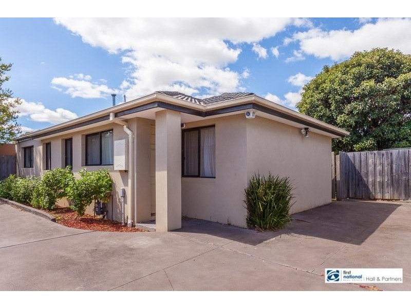 2/18 Hughes Crescent, Dandenong North VIC 3175