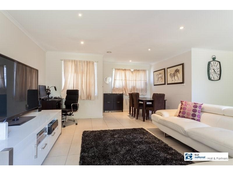 2/18 Hughes Crescent, Dandenong North VIC 3175