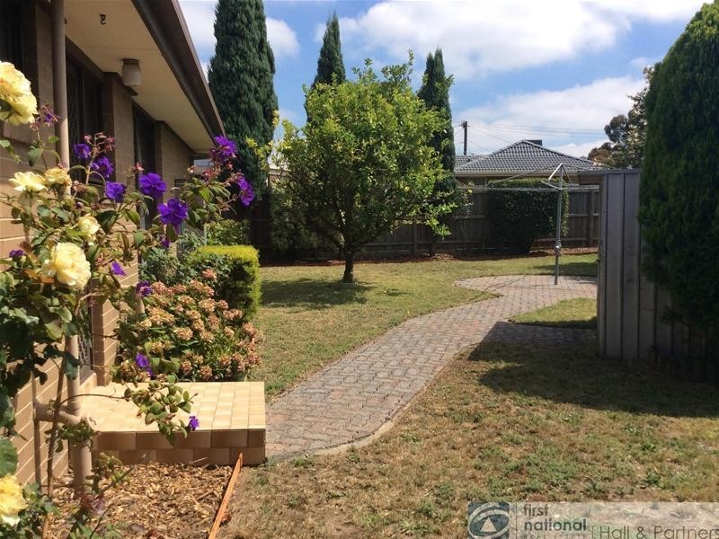 6 Mckenry Place, Dandenong North VIC 3175