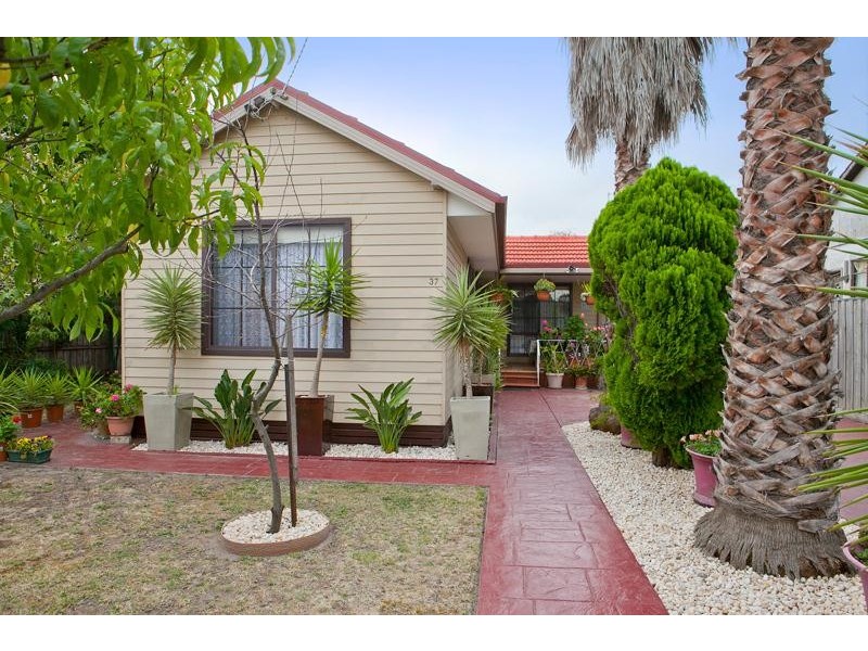 37 Oak Avenue, Doveton VIC 3177