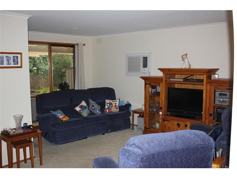 10 Kinloch Gardens, Endeavour Hills VIC 3802