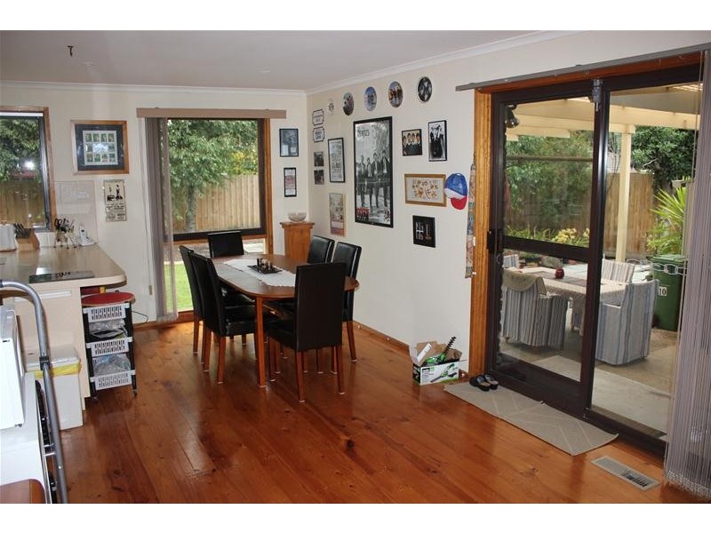 10 Kinloch Gardens, Endeavour Hills VIC 3802