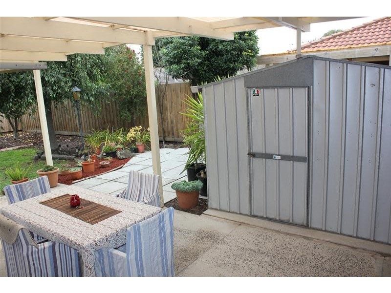 10 Kinloch Gardens, Endeavour Hills VIC 3802