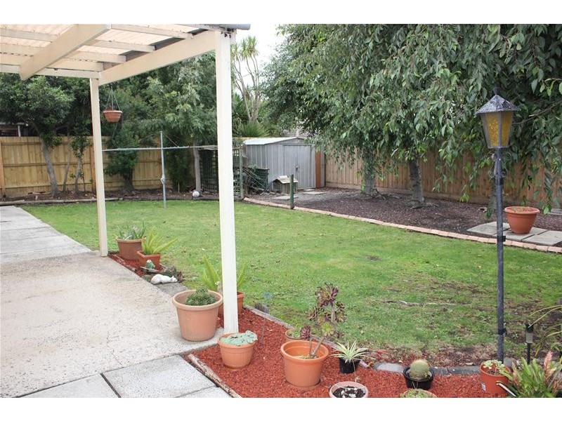 10 Kinloch Gardens, Endeavour Hills VIC 3802