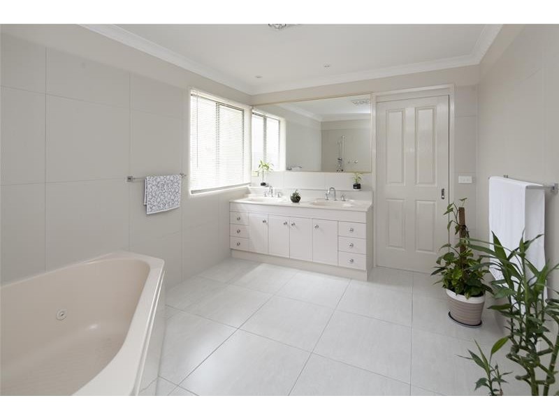 1 Scotsburn Way, Endeavour Hills VIC 3802