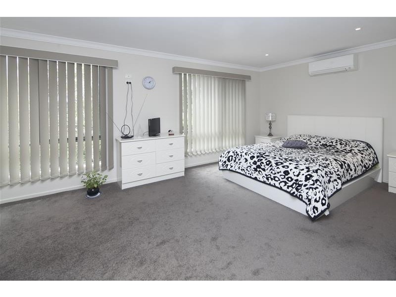 1 Scotsburn Way, Endeavour Hills VIC 3802