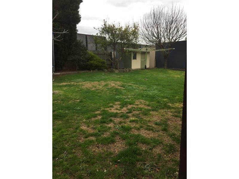 9 Neasham  Drive, Dandenong North VIC 3175