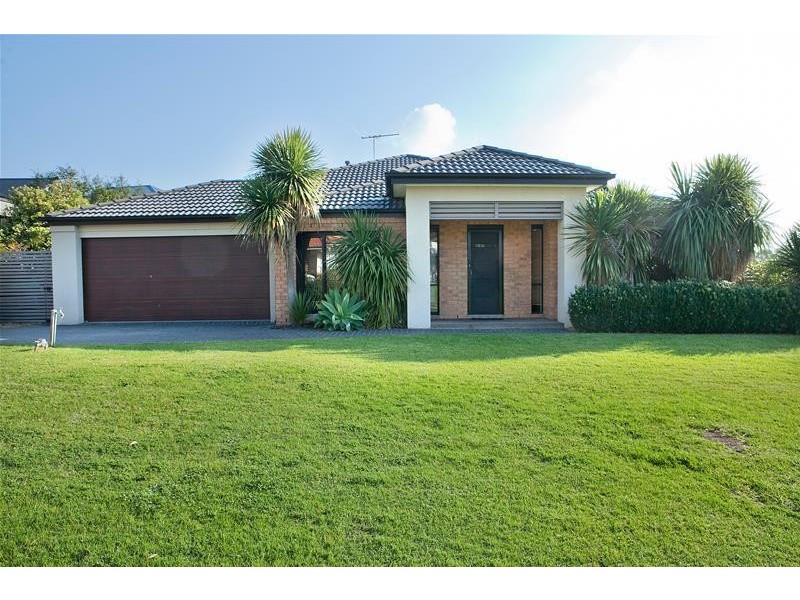 4 Isobel Parade, Beaconsfield VIC 3807