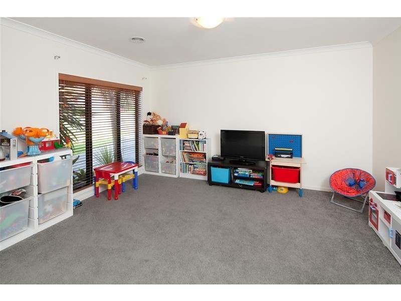 4 Isobel Parade, Beaconsfield VIC 3807