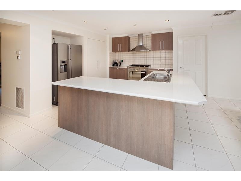 4 Isobel Parade, Beaconsfield VIC 3807