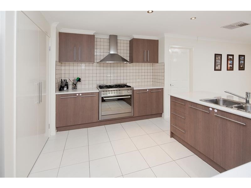 4 Isobel Parade, Beaconsfield VIC 3807