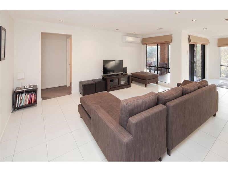 4 Isobel Parade, Beaconsfield VIC 3807