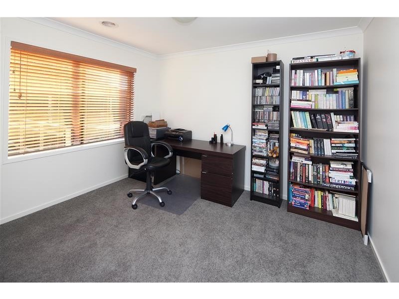 4 Isobel Parade, Beaconsfield VIC 3807