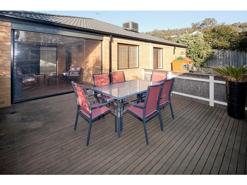 4 Isobel Parade, Beaconsfield VIC 3807