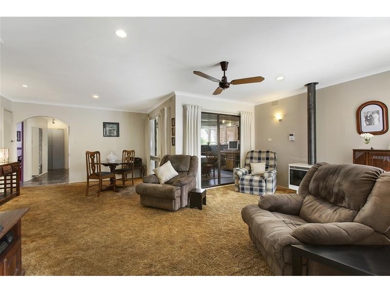 10 Radleigh Drive, Wheelers Hill VIC 3150