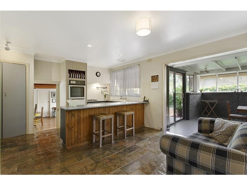 10 Radleigh Drive, Wheelers Hill VIC 3150